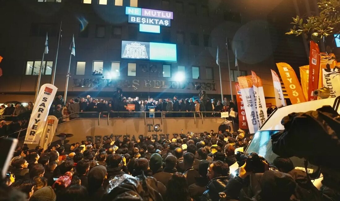 Özgür Özel ve Ekrem İmamoğlu, Rıza Akpolat'a destek vererek, yerel