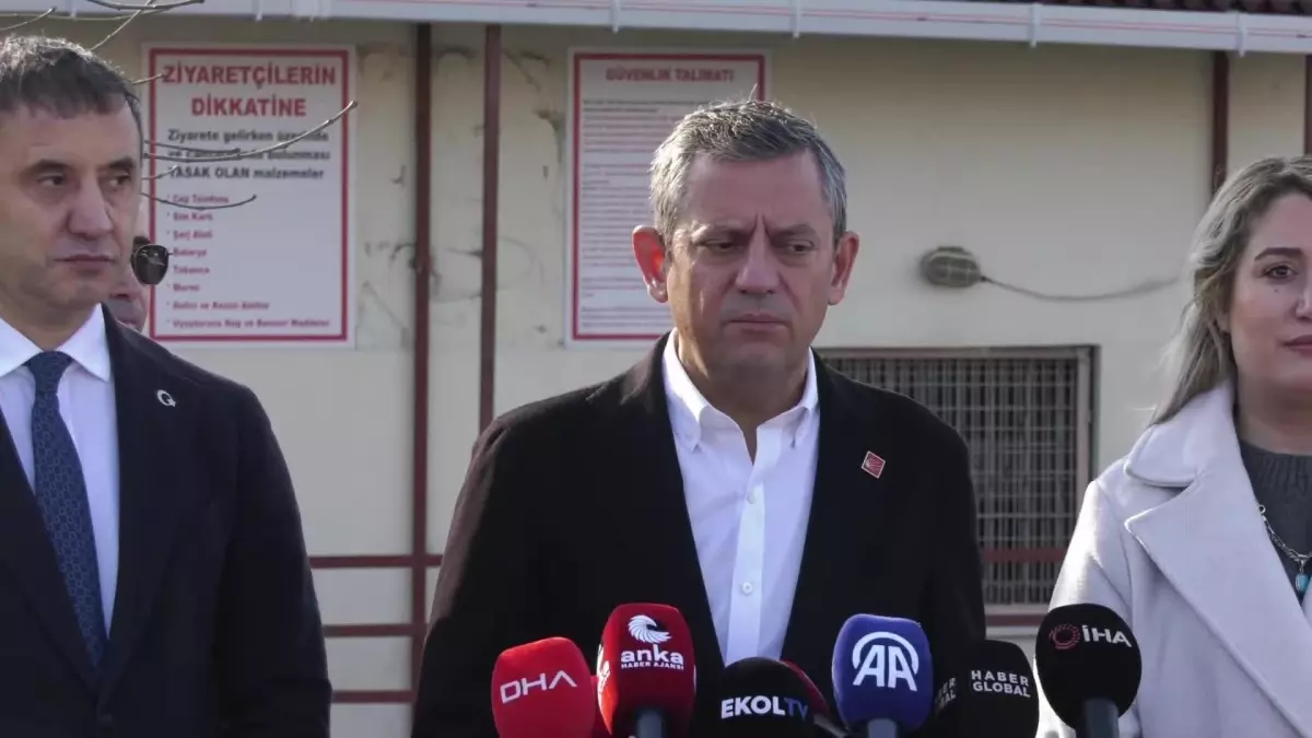 Özgür Özel, Cumhurbaşkanı Erdoğan'a sert bir yanıt vererek, 'Turpun büyüğü