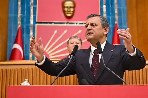 Özgür Özel'den İhraç Edilen Teğmenlere Sert Tepki