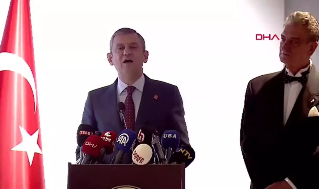 Özgür Özel, teğmenlere yönelik destek mesajı verirken ihraçlar hakkında önemli