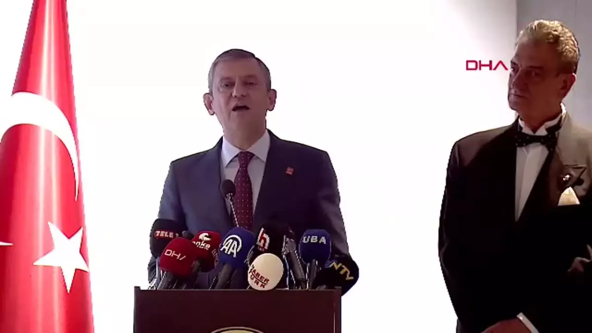 Özgür Özel, teğmenlere yönelik destek mesajı verirken ihraçlar hakkında önemli