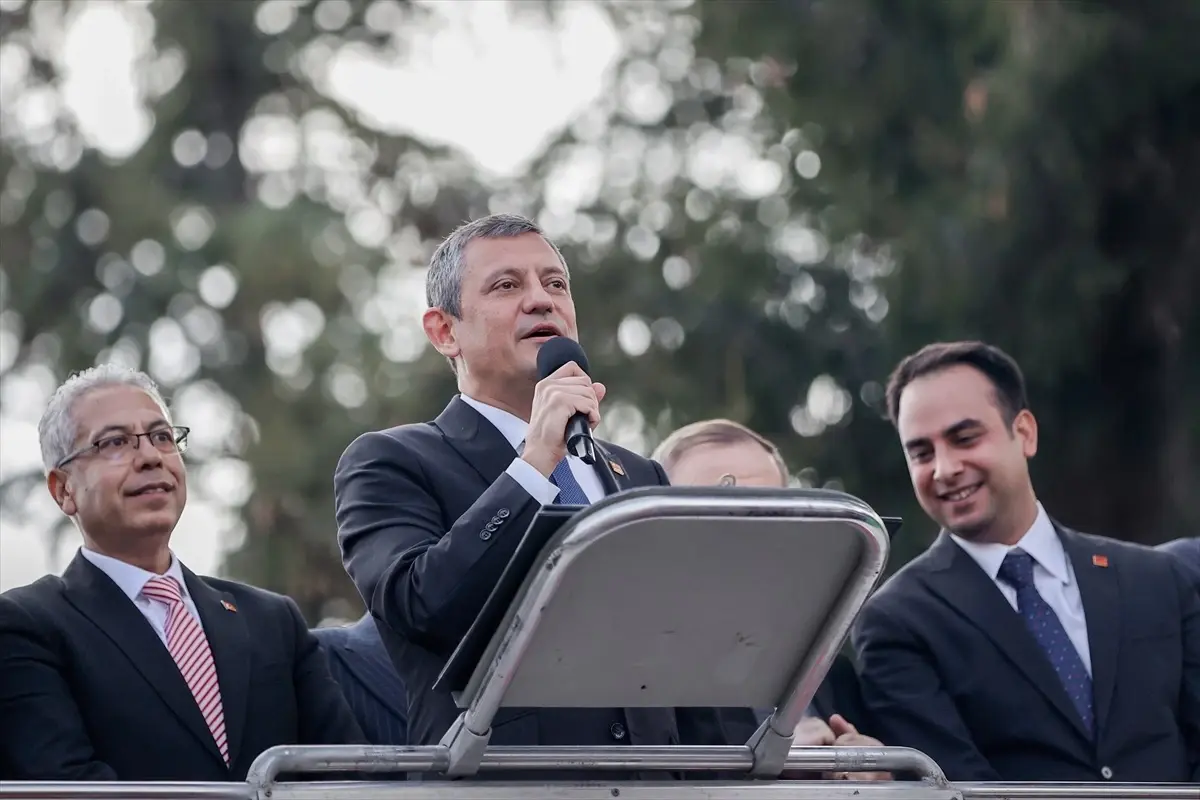 Özgür Özel, Türkiye siyasetini mercek altına alarak eleştirilerini ve yerel