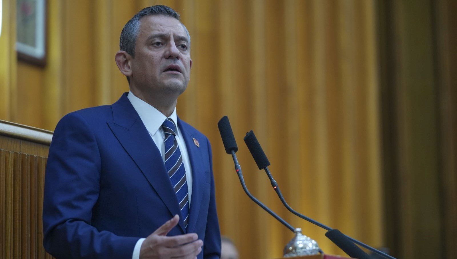 Özgür Özel, grup toplantısında yaptığı kritik açıklamalarla dikkatleri üzerine çekti.