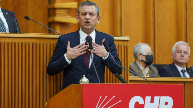 CHP Genel Başkanı Özgür Özel, TBMM Grup Toplantısında Yolsuzluk İddialarını Gündeme Getirdi