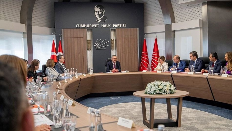 Parti Genel Merkezinde gerçekleşen kritik toplantı, siyasi geleceği şekillendirecek önemli