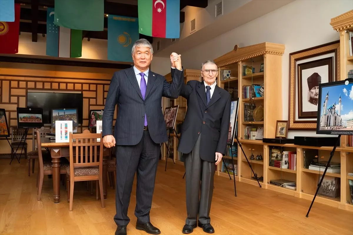 Prof. Dr. Aziz Sancar, Türk Dünyası Kültür Elçisi Nişanı ile