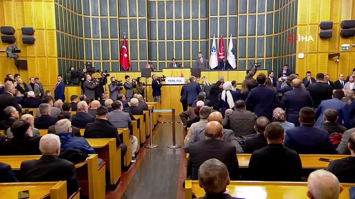 Saadet Partisi Genel Başkanı Arıkan, evlenecek gençler için faizsiz kredi