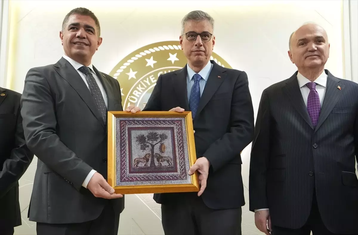 Sağlık Bakanı Kemal Memişoğlu, Düzce'de gerçekleştirdiği açıklamalarda sağlık hizmetlerinin durumu
