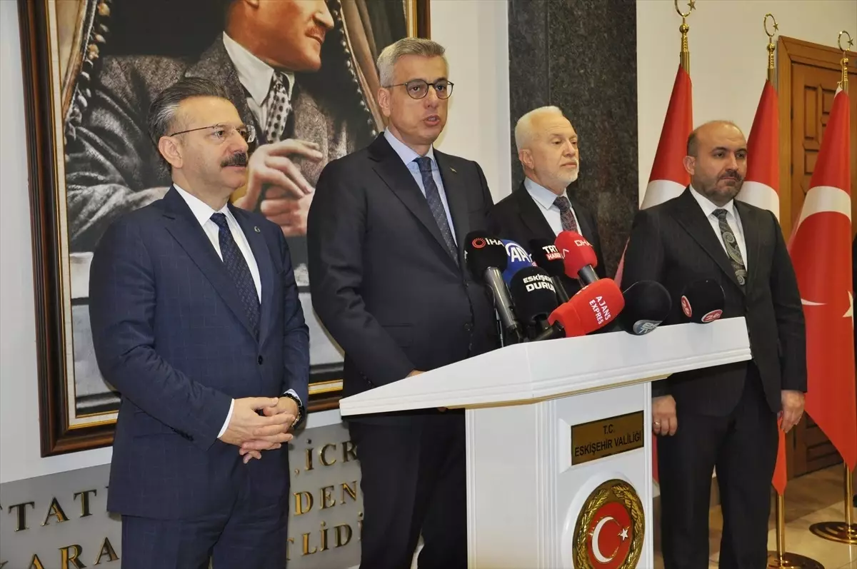 Sağlık Bakanı Kemal Memişoğlu, Eskişehir'de sağlık hizmetlerini değerlendirdi. Yerel sağlık