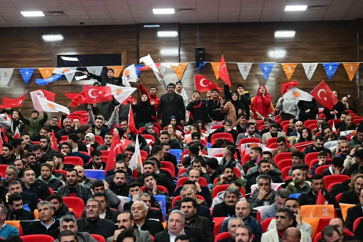 Sağlık Bakanı Kemal Memişoğlu, gençlere ilham veren güçlü mesajlar vererek,
