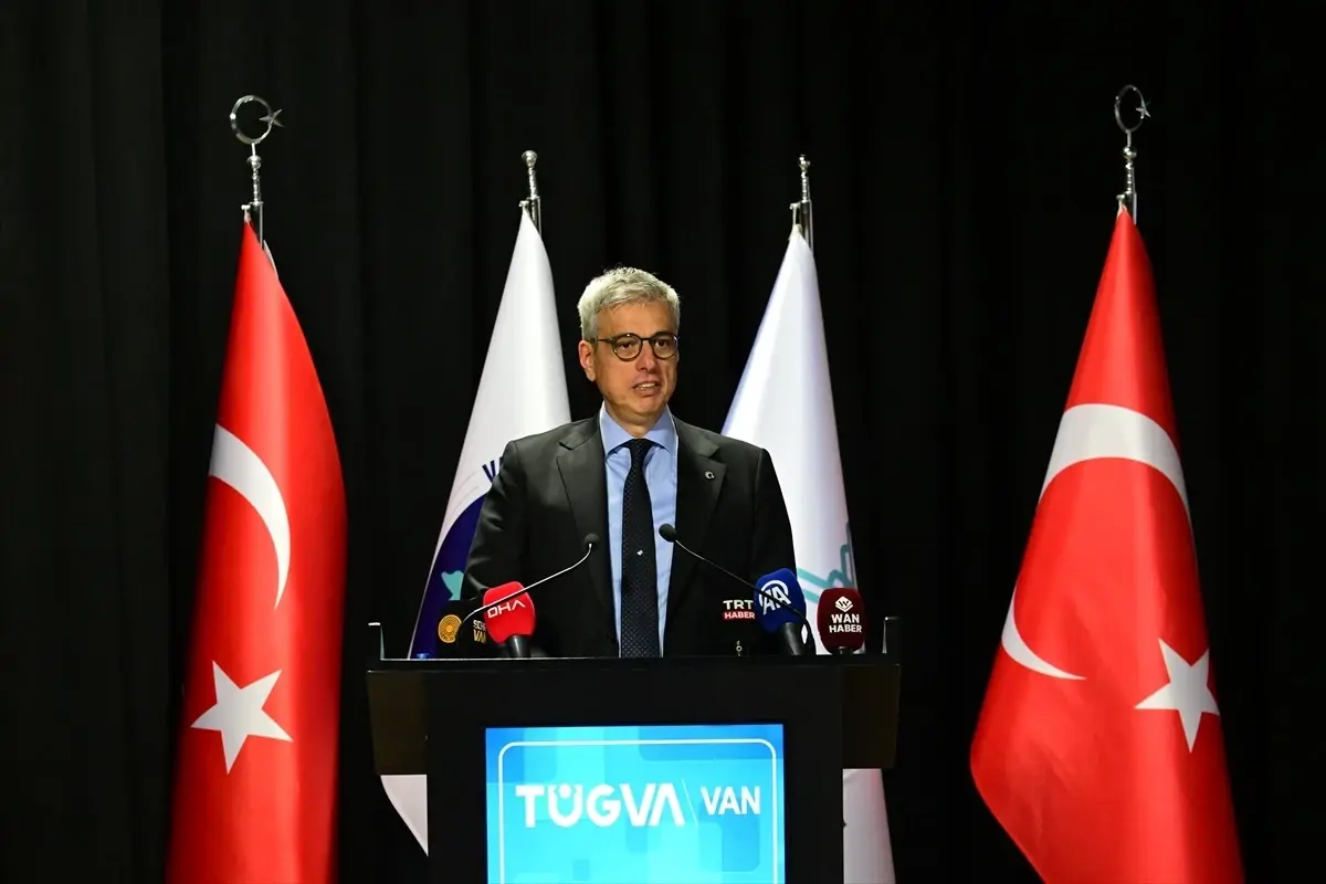 Sağlık Bakanı Kemal Memişoğlu, gençlere yönelik önemli mesajlar vererek sağlık