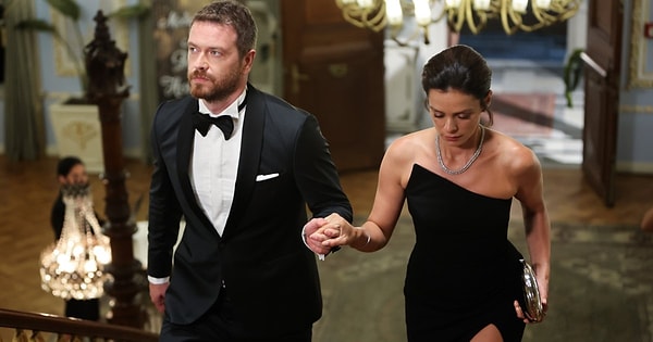 Sandık Kokusu Dizisi: Özge Özpirinçci ve Engin Öztürk'ün Eğlenceli Anları
