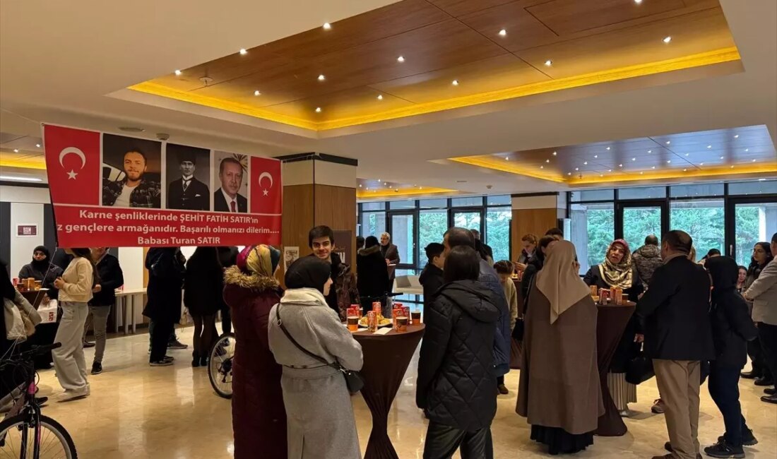 Şehit Fatih Satır anısına düzenlenen bisiklet hediye töreninde başarılı öğrencilere