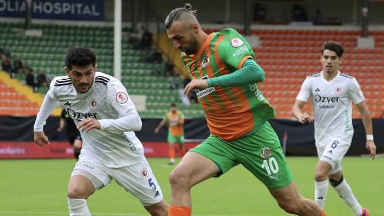 Serdar Dursun, Alanyaspor'dan ayrılarak Persepolis'e transfer oluyor. Futbol kariyerindeki bu
