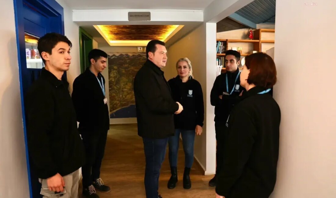 Silivri Belediye Başkanı Bora Balcıoğlu, Kale Park'ta düzenlediği etkinlikte vatandaşlarla