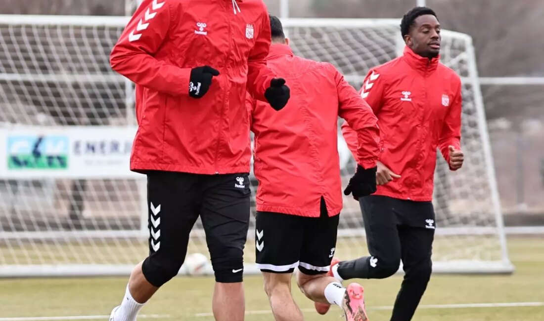 Sivasspor, Trabzonspor maçı için hazırlıklarını yoğun bir şekilde sürdürüyor. Takım,