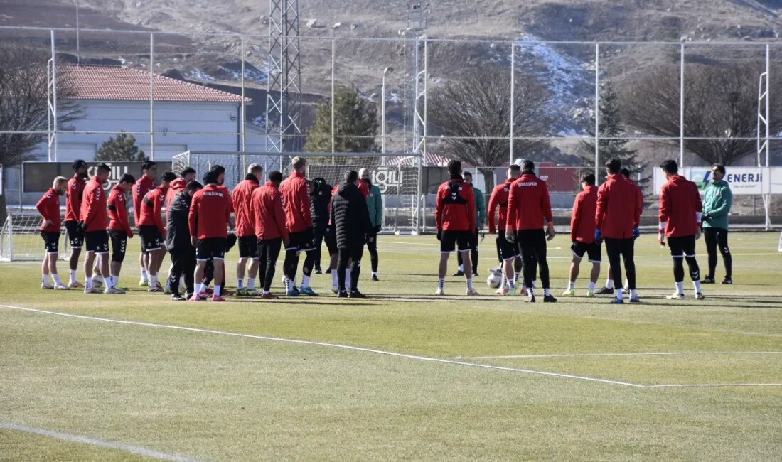 Sivasspor'da transfer çalışmaları ve sakatlık durumları hakkında en güncel bilgiler.