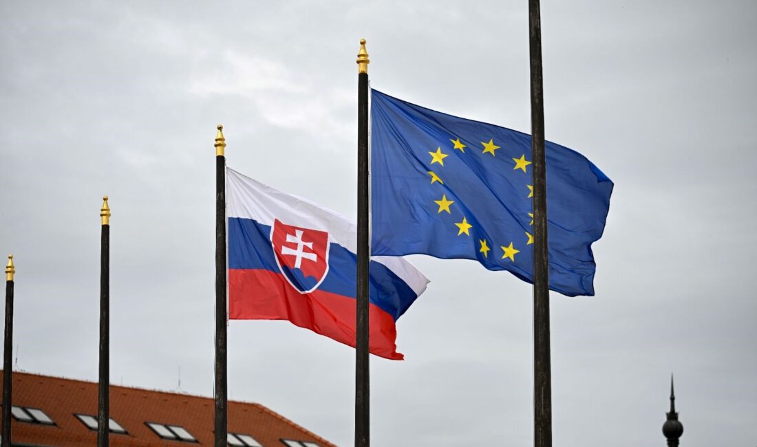 Slovakya'da bir okulda meydana gelen bıçaklı saldırıda iki kişi hayatını