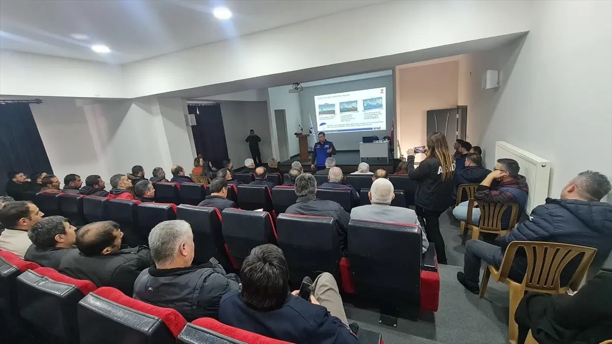 Sorgun Belediyesi'nde gerçekleştirilen afet ve yangın eğitimi, katılımcılara acil durumlarda