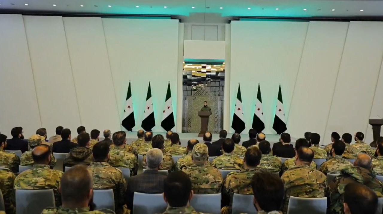 Suriye'de Silahlı Grupların Feshi ve Yeni Ordu Kurulumu