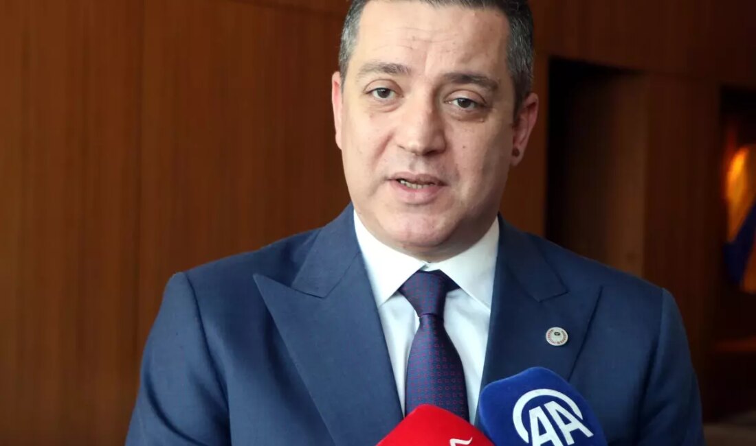 TBB Başkanı Erinç Sağkan, hukuk eğitimi üzerine önemli değerlendirmelerde bulunuyor.