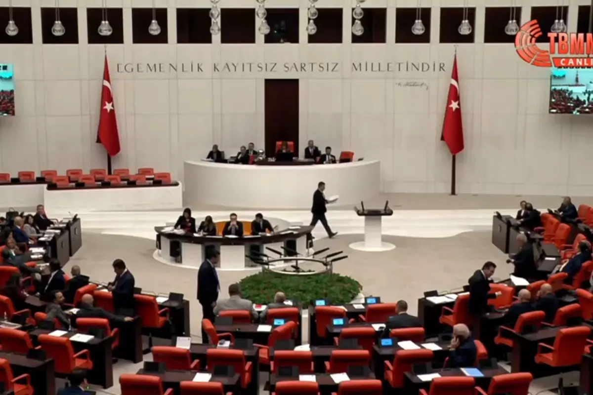TBMM Genel Kurulu'nda emekli maaşları üzerine yapılan tartışmalar, emeklilerin yaşam