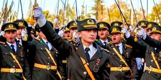 Teğmenler için yüksek disiplin kurulu kararının beklenmesi, askeri kariyerlerini etkileyebilir.