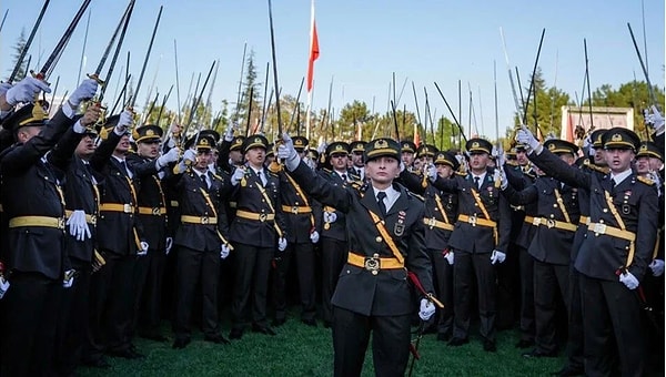 Teğmenlerin İhraç Sebepleri ve Kılıçlı Yemin Soruşturması