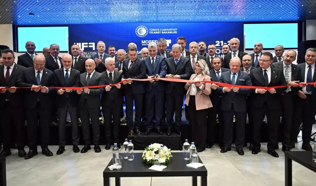 Ticaret Bakanı Ömer Bolat, Türk mobilya sektörüne destek ve ihracat