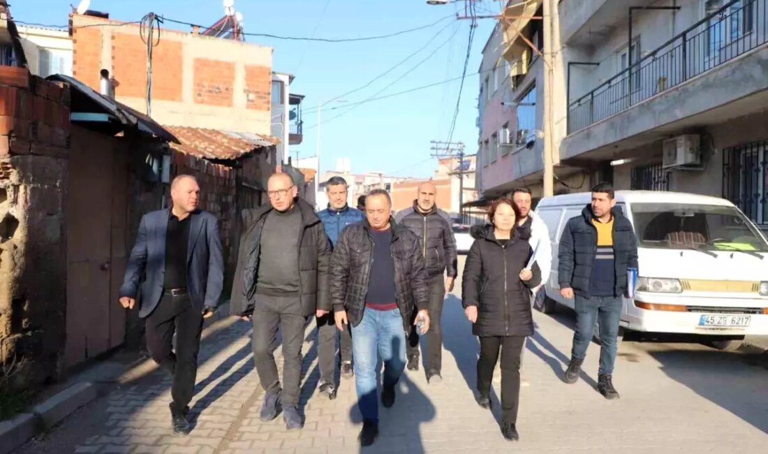 Turgutlu Belediye Başkanı Çetin Akın, Fen İşleri Şantiyesi'nde yaptığı incelemelerle