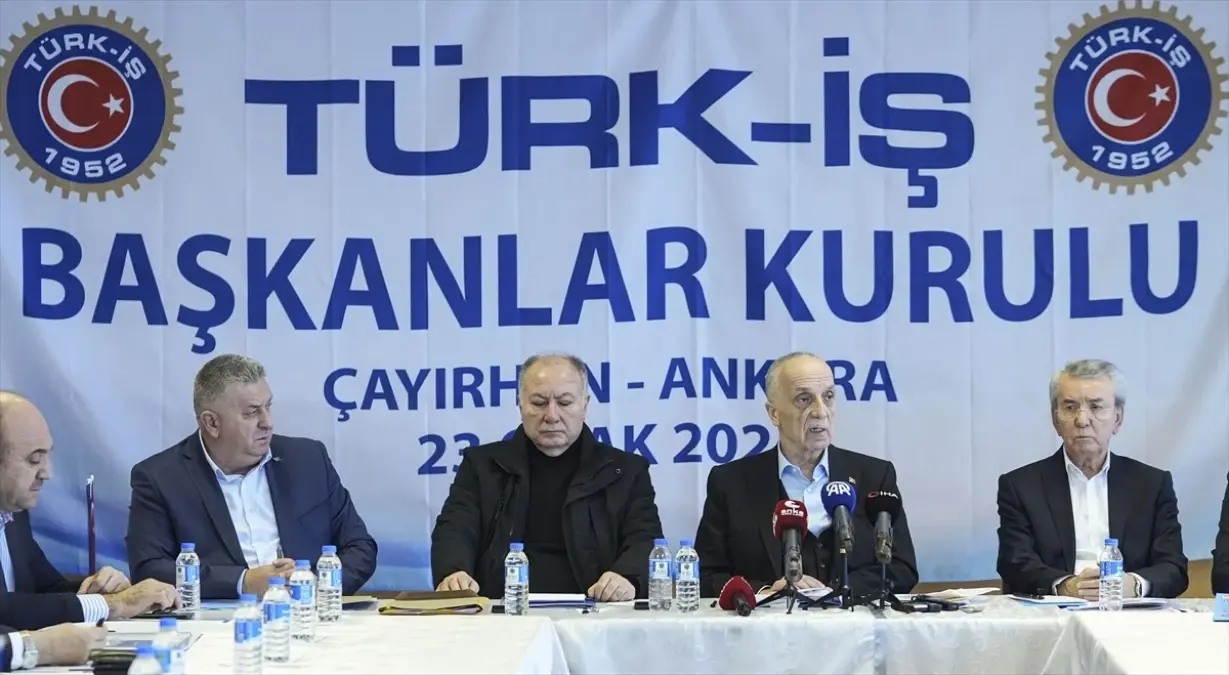 TÜRK-İŞ Genel Başkanı Ergün Atalay, özelleştirmelere ilişkin kritik açıklamalarda bulundu.