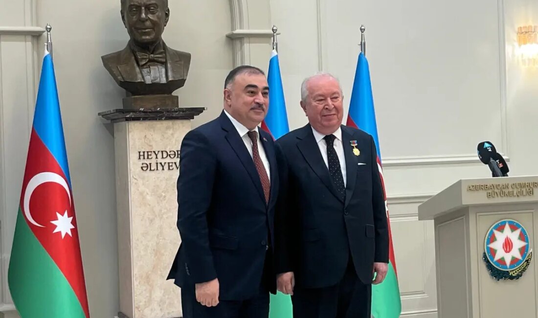 Türkiye-Azerbaycan ilişkilerine önemli katkılarda bulunan Akkan Suver, Haydar Aliyev Madalyası