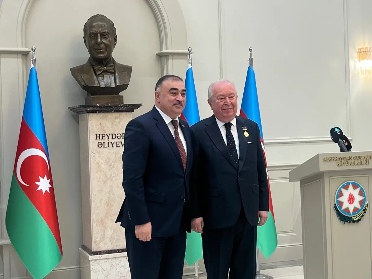 Türkiye-Azerbaycan ilişkilerine önemli katkılarda bulunan Akkan Suver, Haydar Aliyev Madalyası
