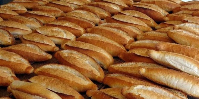 Türkiye'de ekmek fiyatlarına yapılan zamlar, halkın bütçesini zorlamaya devam ediyor.