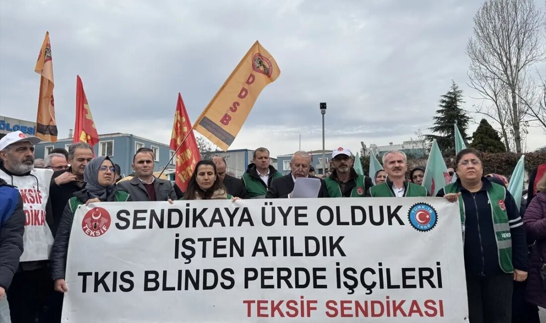 Tuzla'da tekstil işçileri, sendika üyelikleri için eylem düzenleyerek haklarını savundu.