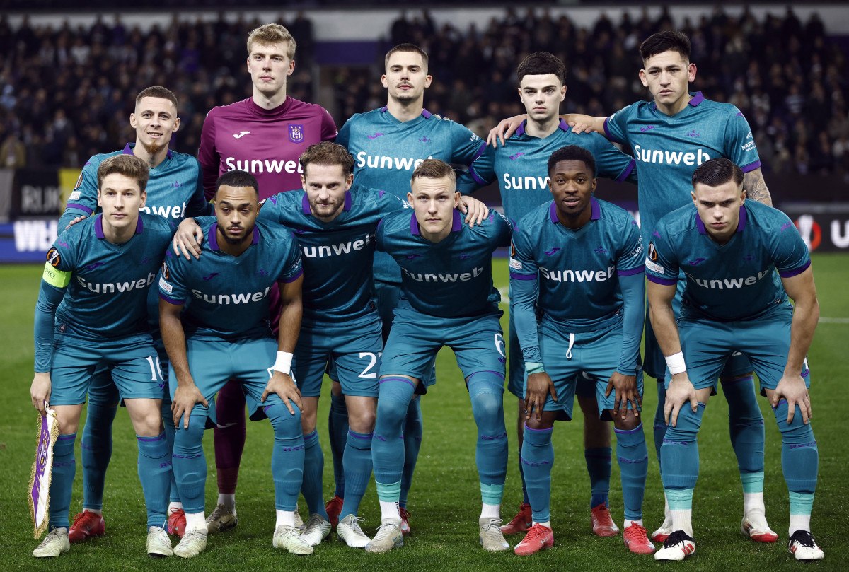 UEFA Avrupa Ligi'nde Kura Çekimleri: Galatasaray AZ Alkmaar ile, Fenerbahçe Anderlecht ile Eşleşti