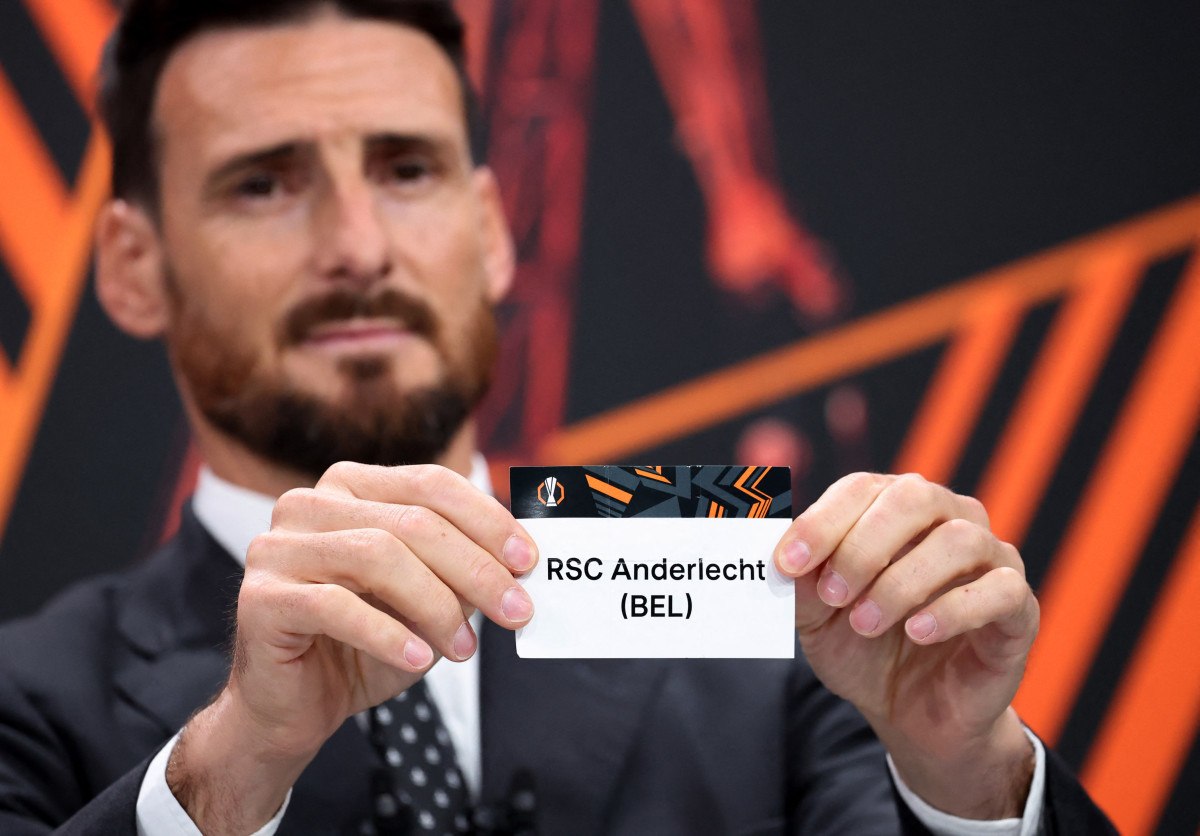 UEFA Avrupa Ligi'nde Kura Çekimleri: Galatasaray AZ Alkmaar ile, Fenerbahçe Anderlecht ile Eşleşti