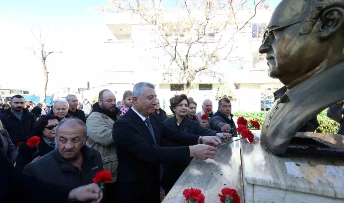 Uğur Mumcu, vefatının 32. yılında, gazetecilik kariyeri ve toplumsal katkılarıyla