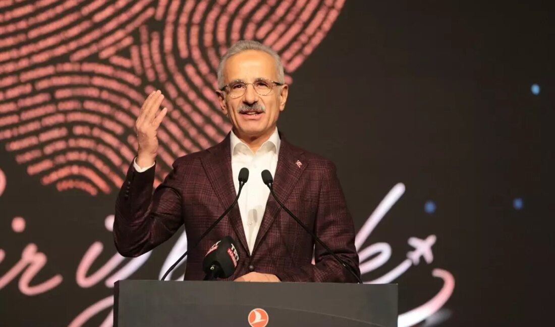 Ulaştırma ve Altyapı Bakanı Abdulkadir Uraloğlu, Türk Hava Yolları ile