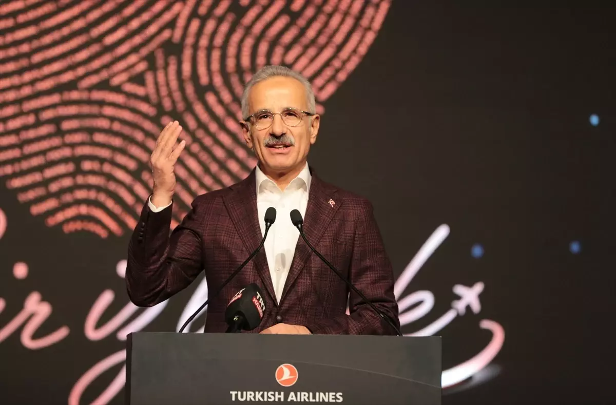 Ulaştırma ve Altyapı Bakanı Abdulkadir Uraloğlu, Türk Hava Yolları ile