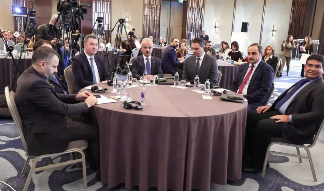 Ulaştırma ve Altyapı Bakanı Uraloğlu, Dünya Bankası Konferansı'nda kadınların ulaşım