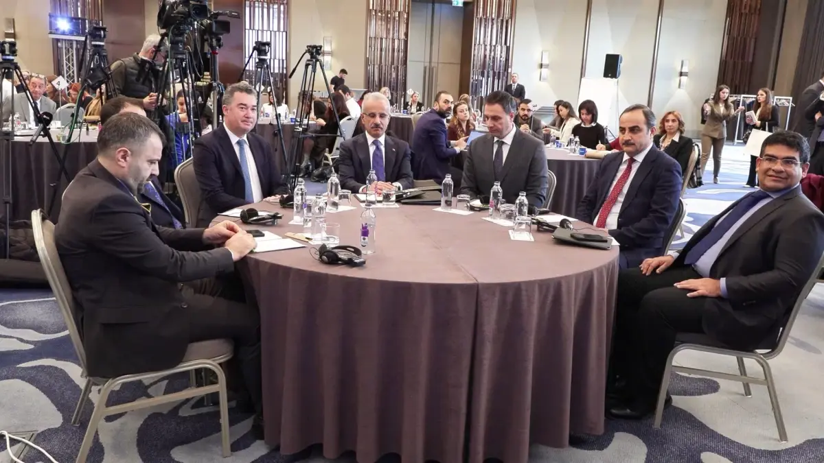 Ulaştırma ve Altyapı Bakanı Uraloğlu, Dünya Bankası Konferansı'nda kadınların ulaşım