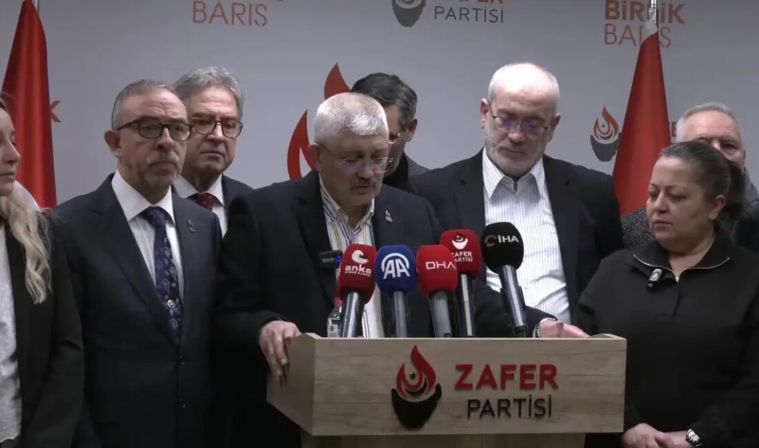 Ümit Özdağ'ın gözaltına alınmasının ardından Zafer Partisi'nden yapılan açıklamalar gündemde.