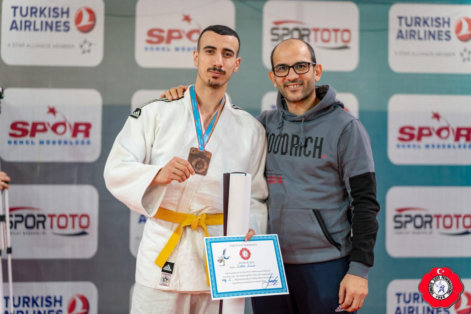 Van Büyükşehir Belediyespor kulübü judo branşının 2 işitme engelli judokası,