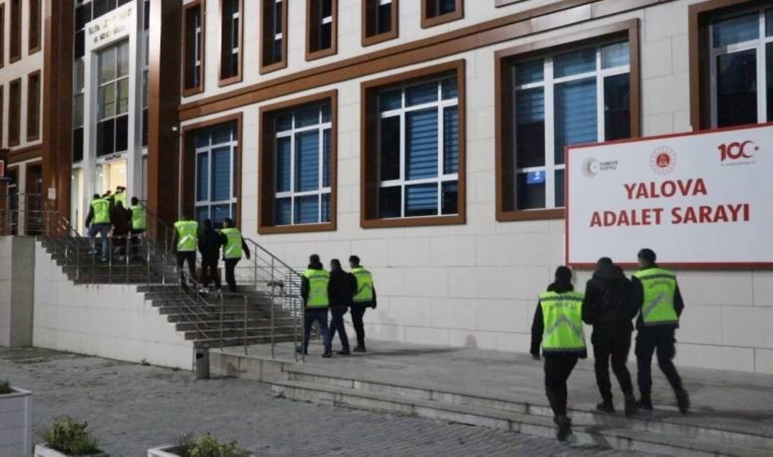 Yalova merkezli 4 ilde düzenlenen göçmen kaçakçılığı operasyonunda gözaltına alınan