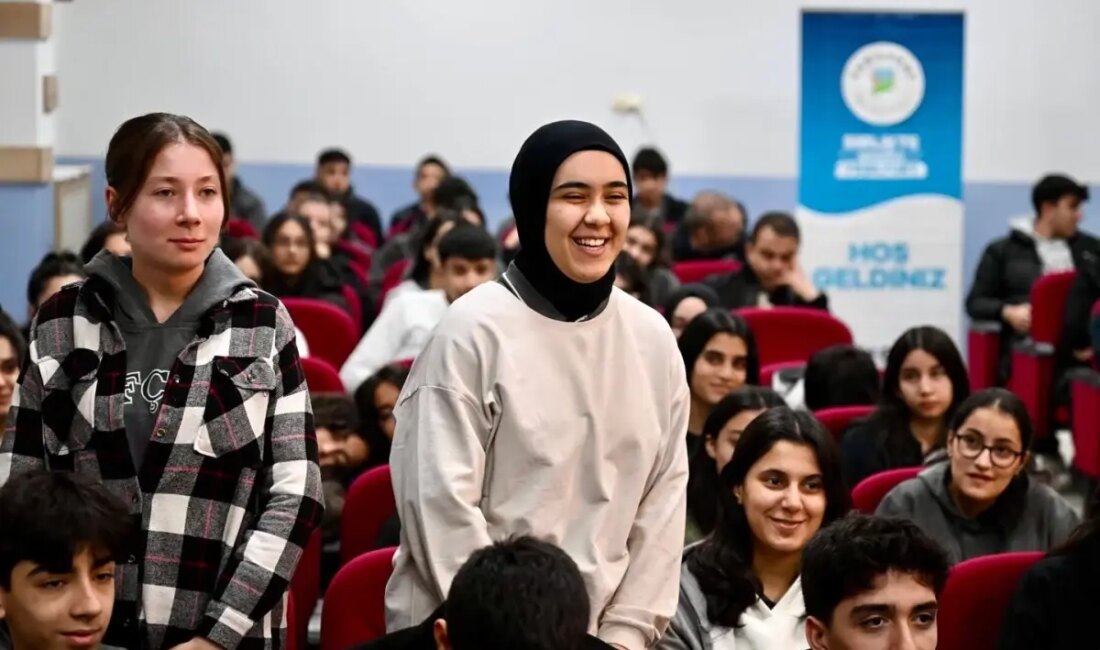 Yeşilyurt Belediye Başkanı Prof. Dr. İlhan Geçit, gençlerin fikirlerini ve