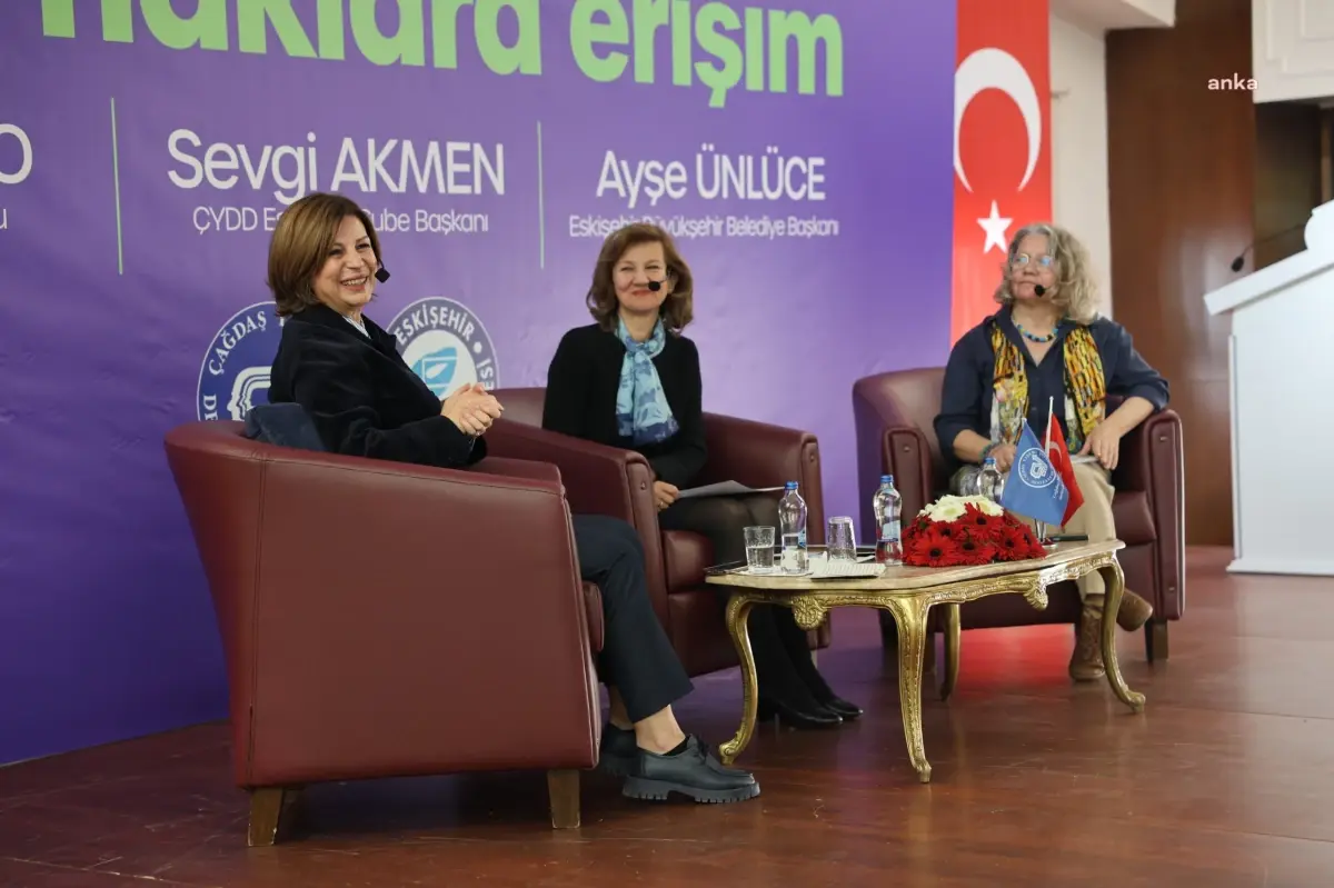 Eskişehir'de düzenlenen "Yoksulluk Sarmalında Temel Haklara Erişim Paneli", toplumsal eşitlik