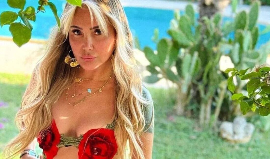 Uzun yıllardır sahneye damgasını vuran Yonca Evcimik, son açıklamalarıyla gündemi