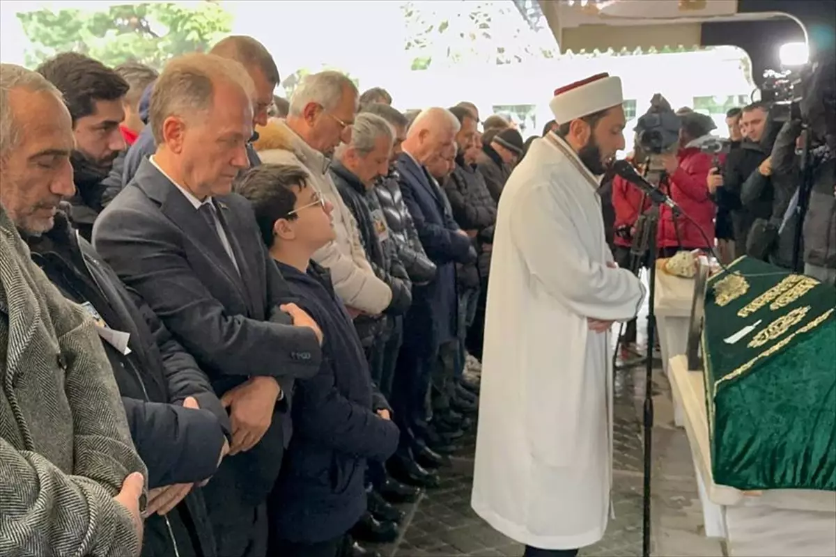 15 yaşındaki Mattia Ahmet Minguzzi'nin cenazesi, sevenlerinin gözyaşları eşliğinde toprağa