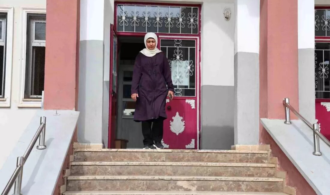 Şebnem Gökmen, 28 Şubat devrinde başörtüsü yüzünden yaşadığı zorlukları anlattı.
